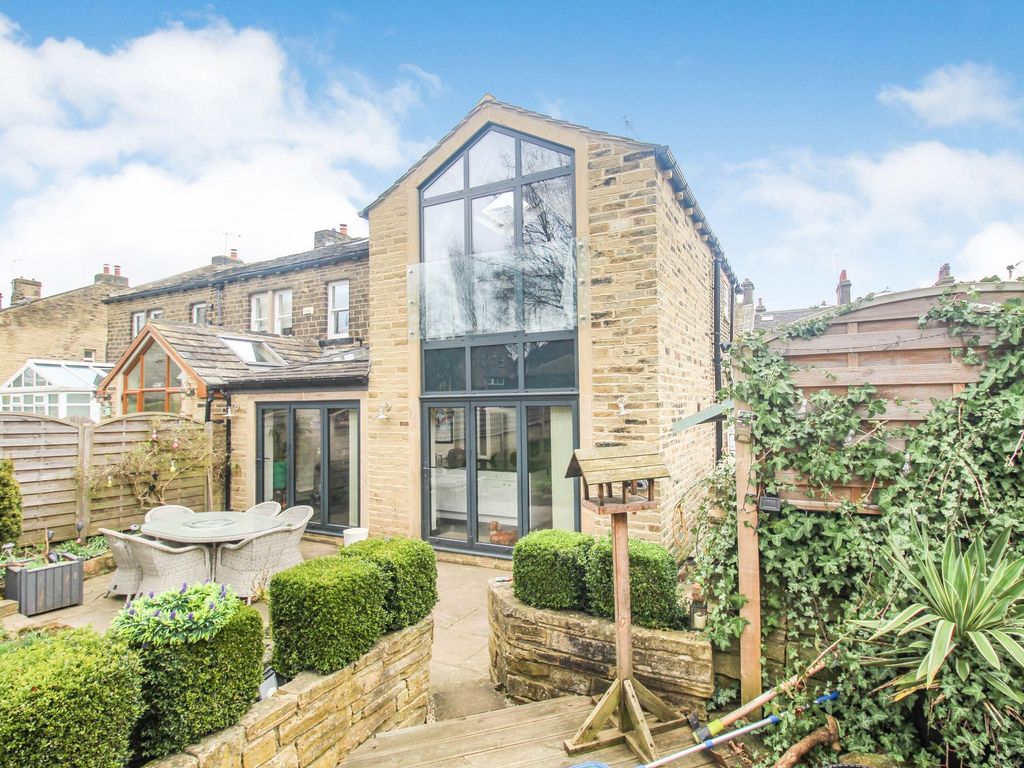 4 bed end terrace house for sale in Thornhill Street, Calverley LS28