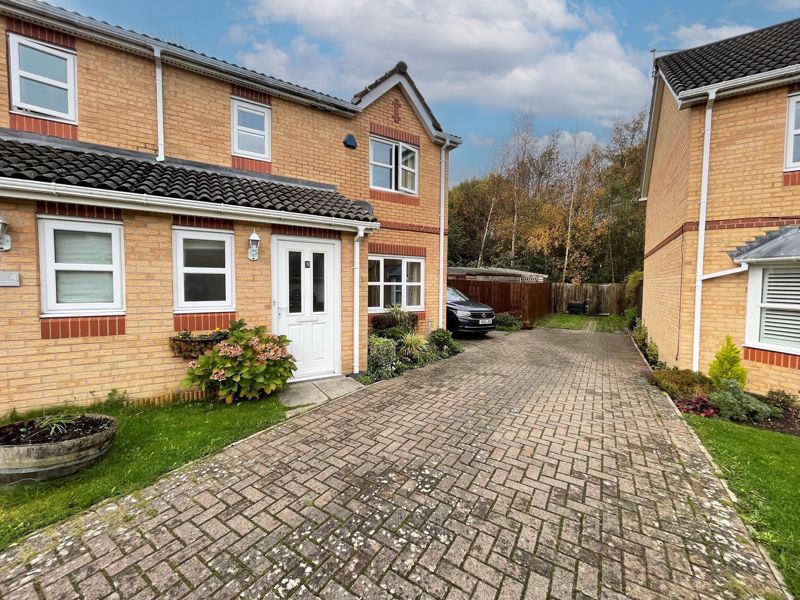 3 bed semidetached house for sale in Primrose Gardens, BlaydonOnTyne