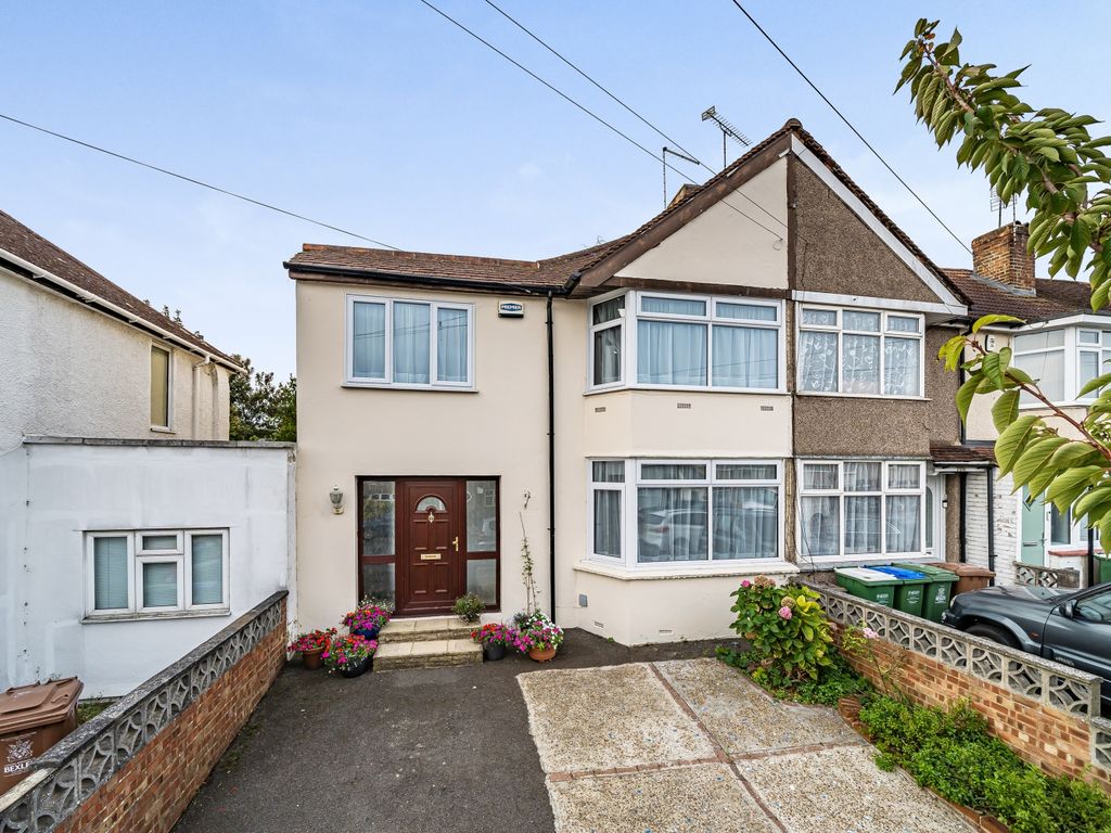 4 bed semidetached house for sale in Parkside Avenue, Bexleyheath DA7