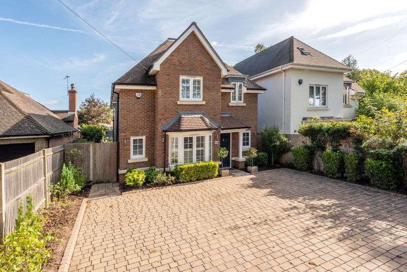 4 bed detached house for sale in The Glade, Fetcham, Leatherhead KT22