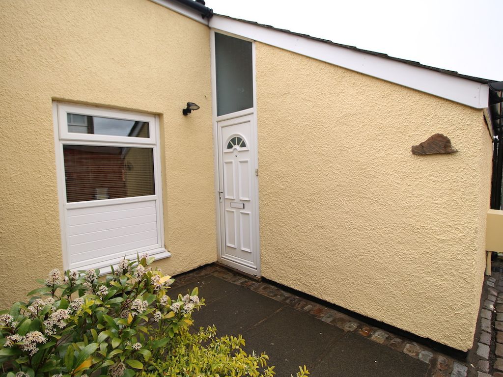 2 bed end terrace house for sale in Fergusson Road, Cumbernauld