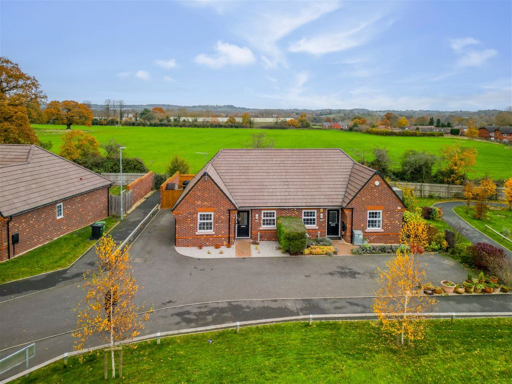 2 bed semidetached bungalow for sale in Whetstone Street, Wirehill