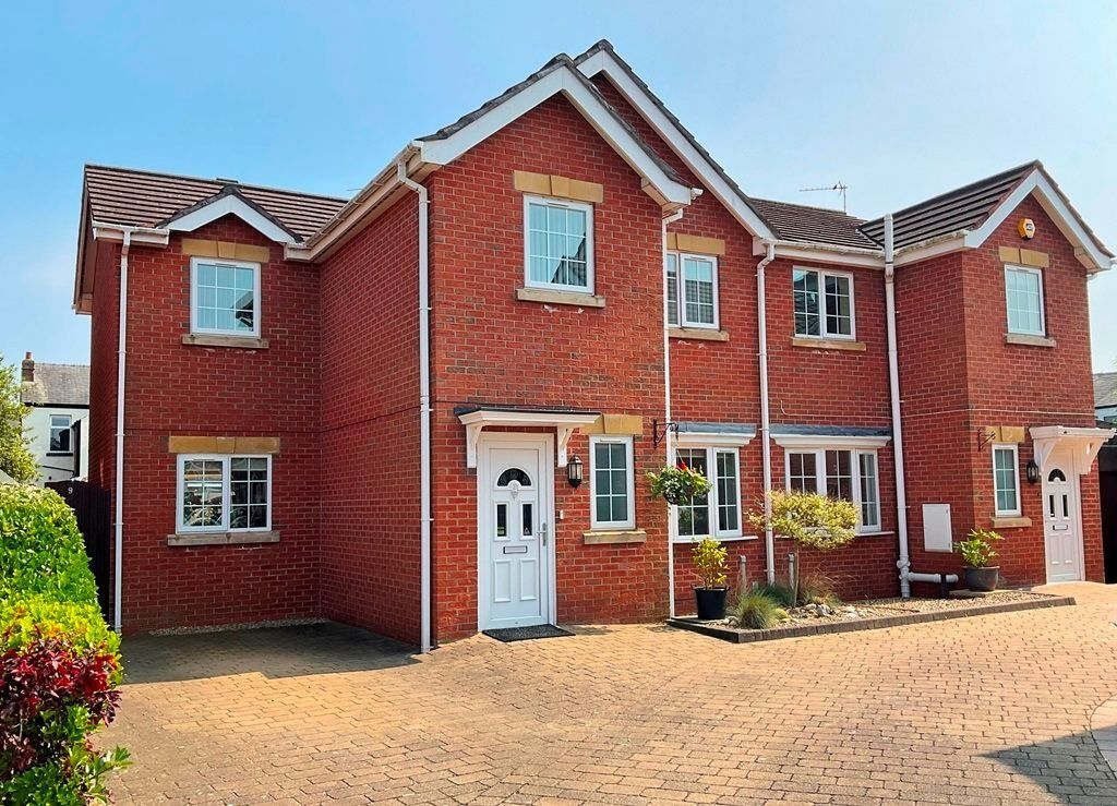 4 bed semidetached house for sale in Ericson Drive, Birkdale