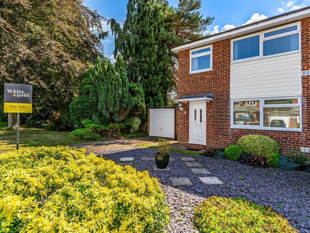 3 bed semidetached house for sale in Longbridge Walk, Horley, Surrey