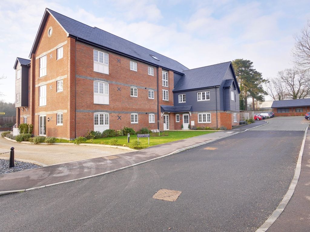 2 bed flat for sale in Crown Drive, Heathfield TN21, £290,000 Zoopla