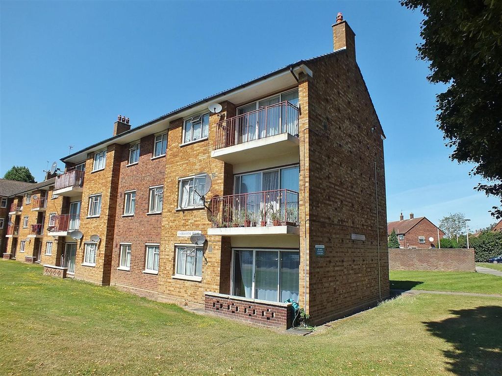 2 bed flat to rent in Bourne Avenue, Hayes, Middlesex UB3, £1,500 pcm