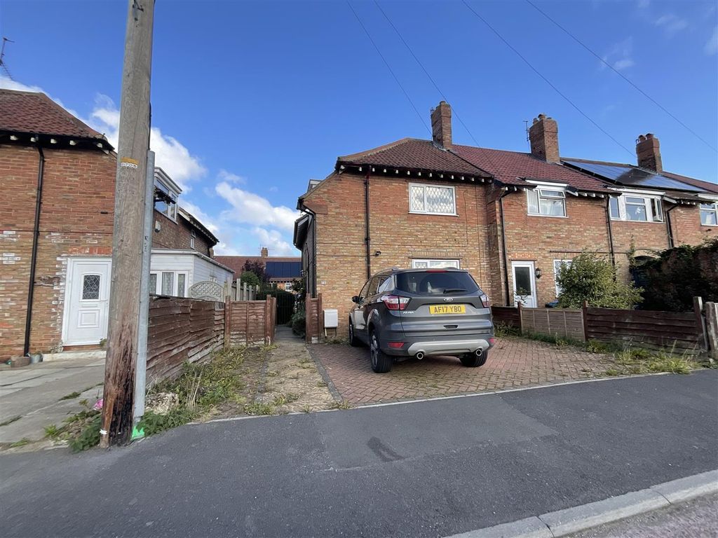 3 bed semidetached house for sale in Bracken Hill, Scarborough YO12