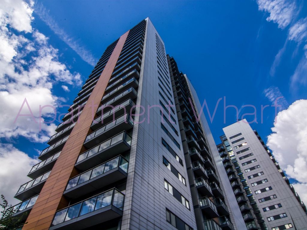 2 bed flat to rent in Bedroom Elektron Tower, Blackwall Way, Canary