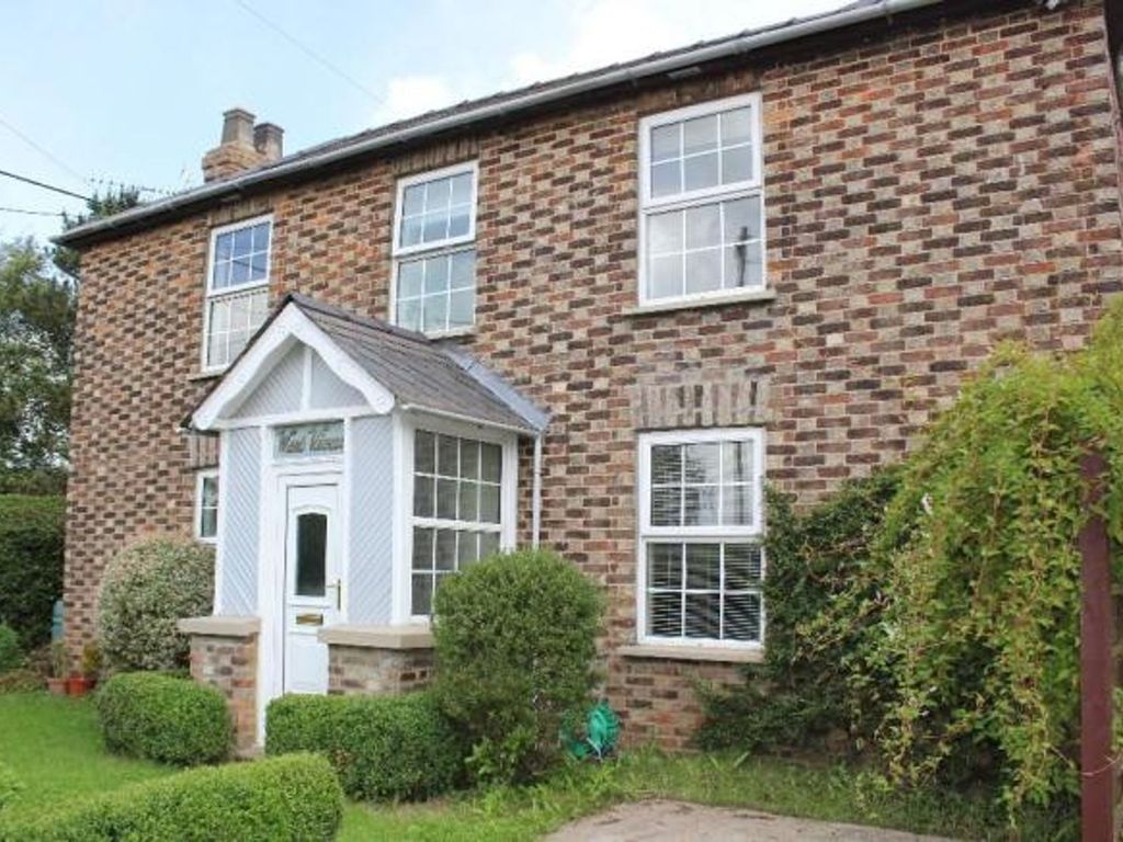 2 bed link detached house for sale in Stow Road, Wiggenhall St Mary