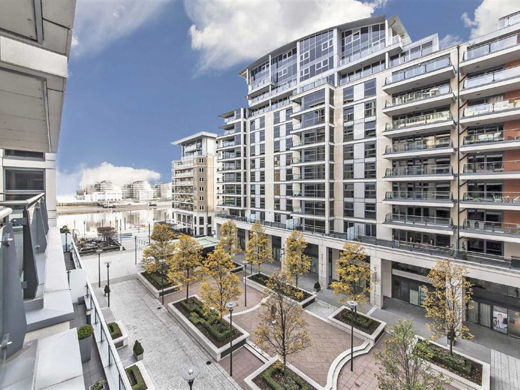 2 bed flat to rent in The Boulevard, Imperial Wharf, London SW6, £2,817