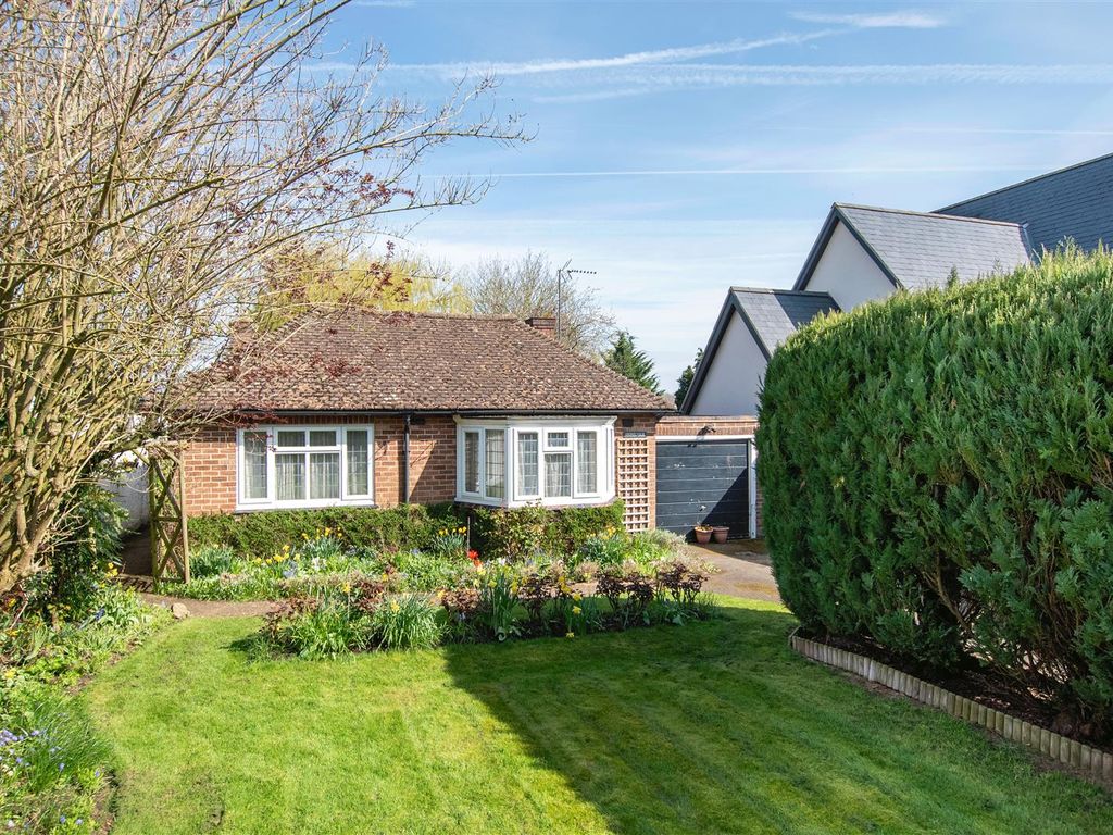 2 bed detached bungalow for sale in Hardwick Road, Wellingborough NN8