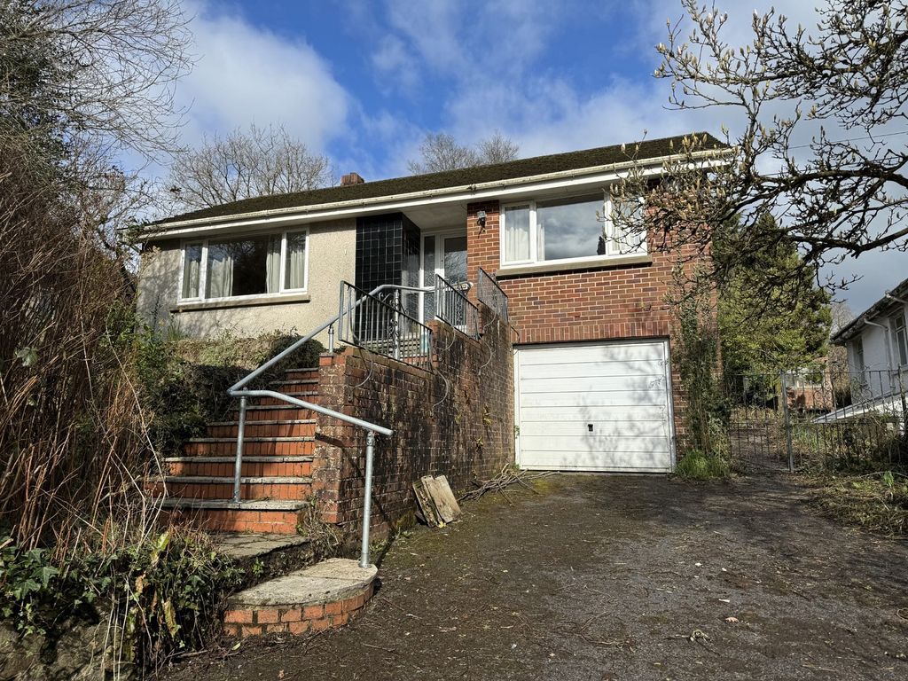 2 bed detached bungalow for sale in Pentregwenlais Road, Llandybie, Ammanford, Carmarthenshire