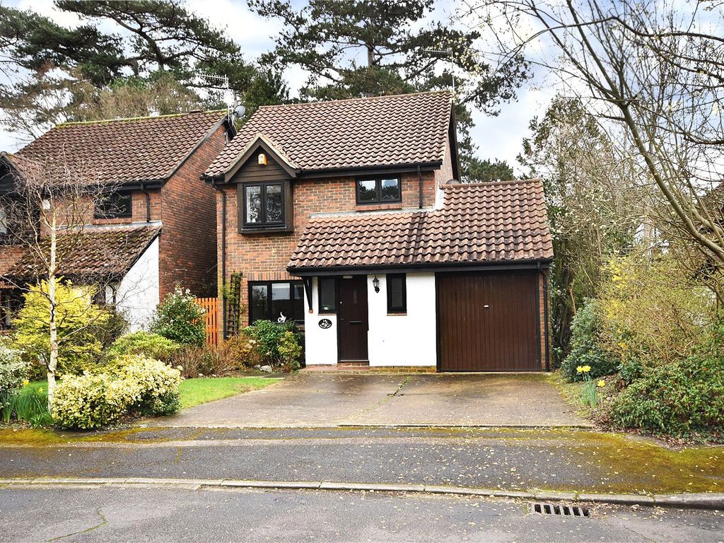 3 bed detached house for sale in Horley, Surrey RH6 Zoopla
