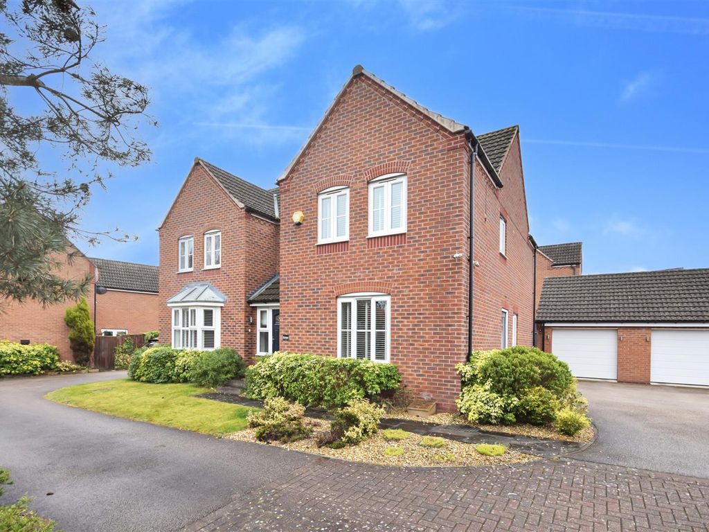 4 bed detached house for sale in Swallow Crescent, Ravenshead