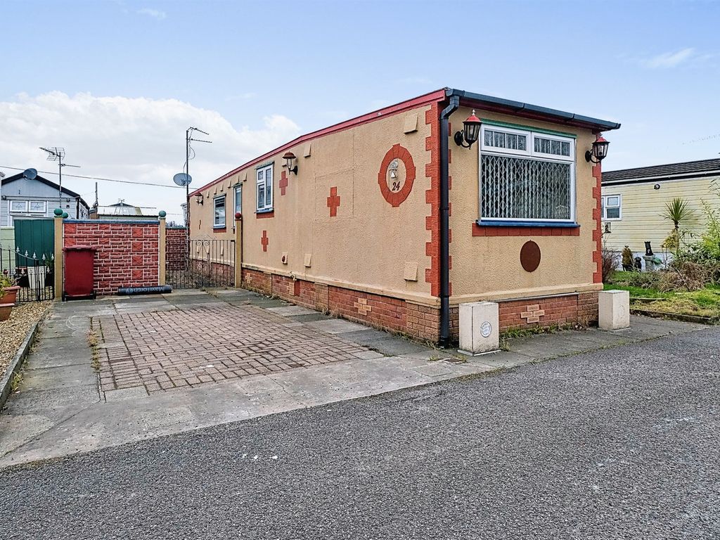 1 bed mobile/park home for sale in Halewood Caravan Park, Lower Road