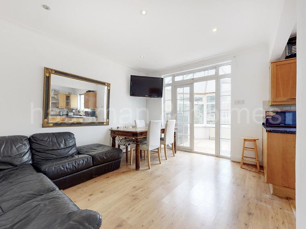 Aprey Gardens London NW4  