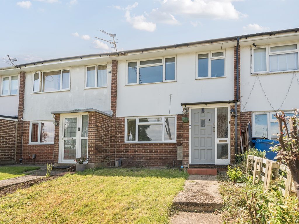 3 bed terraced house for sale in Longleat Gardens, Maidenhead SL6, £395,000 Zoopla