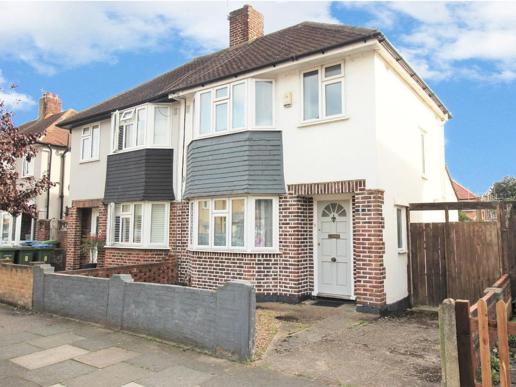 3 bed property for sale in Birkdale Road, Abbey Wood, London SE2 Zoopla