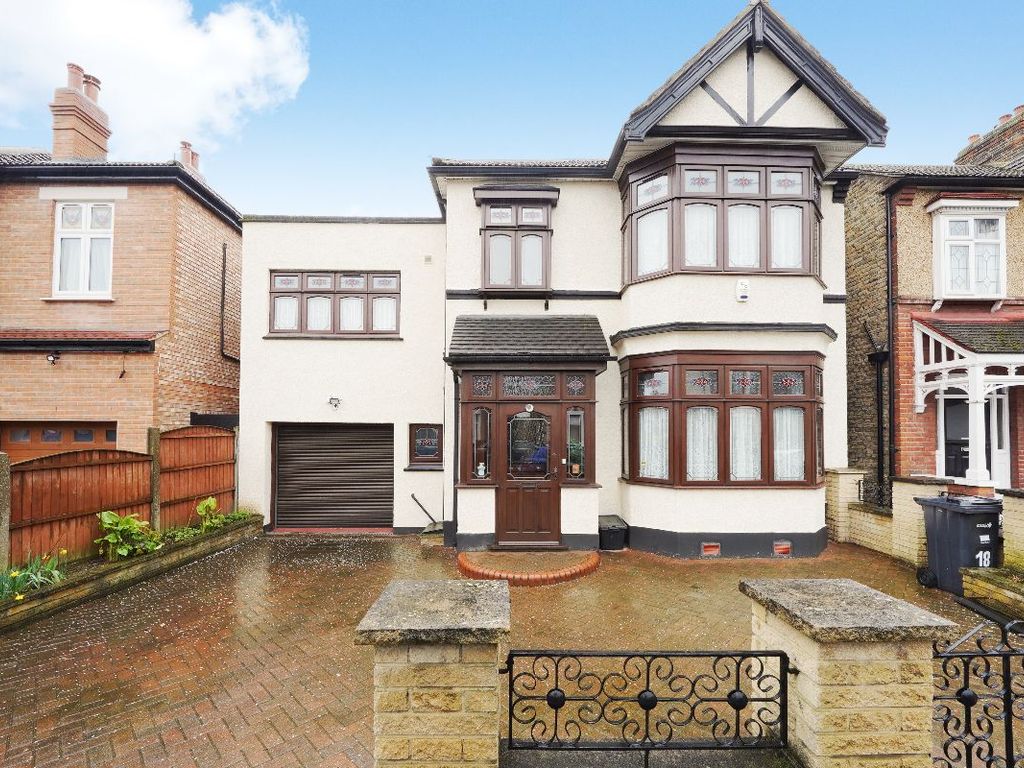 4 bed detached house for sale in Abbotsford Road, Ilford IG3, £700,000