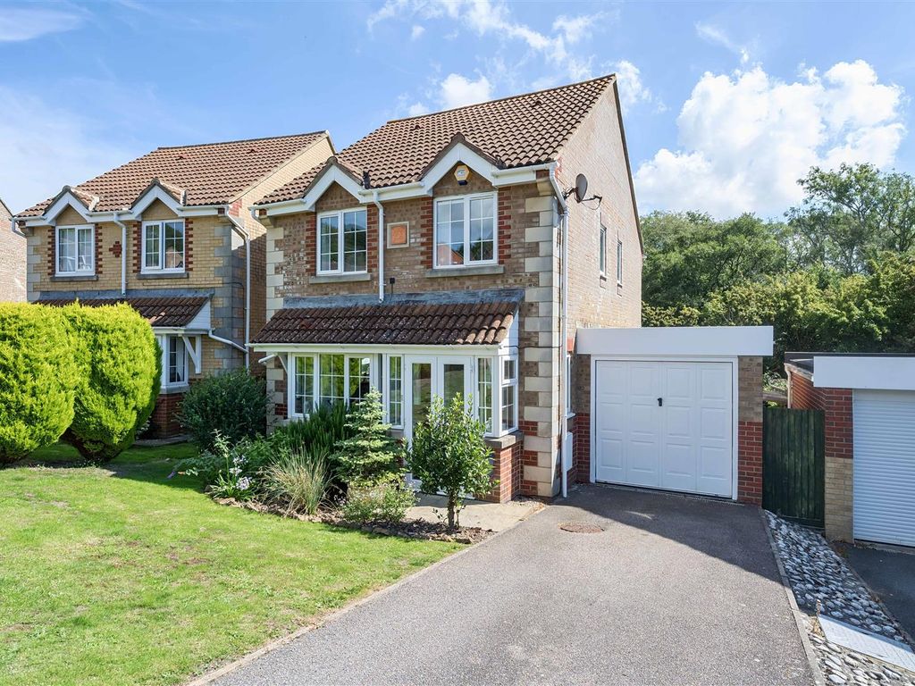 4 bed detached house for sale in Kensington Close, St. LeonardsOnSea