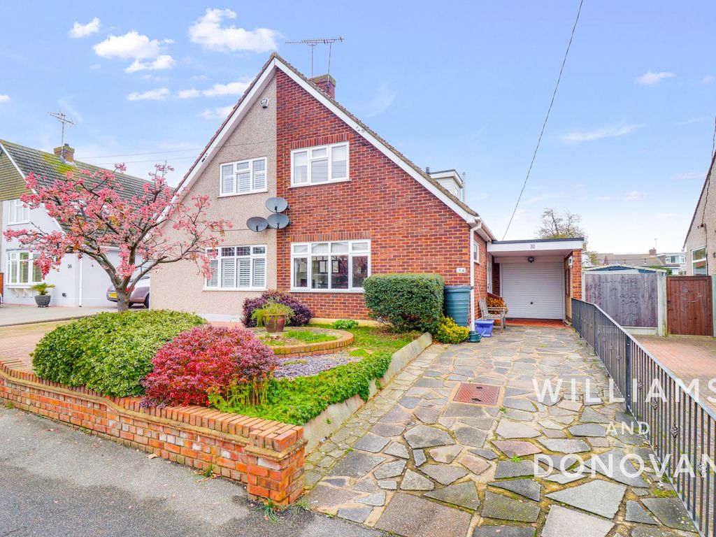 3 bed chalet for sale in Wincoat Drive, Benfleet SS7, £395,000 Zoopla
