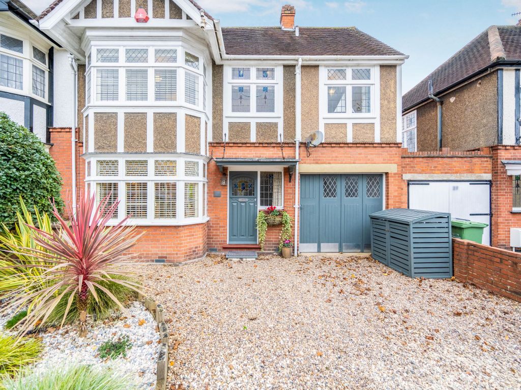 Elmwood Crescent, Luton LU2  