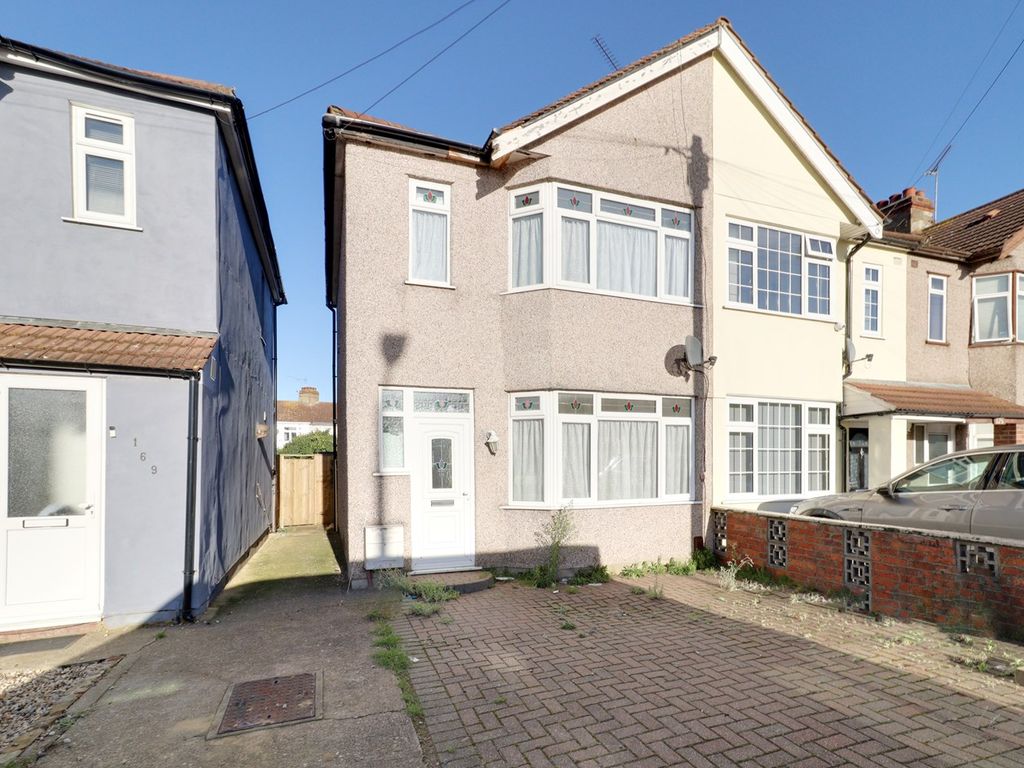 3 bed end terrace house for sale in Upminster Road South, Rainham RM13