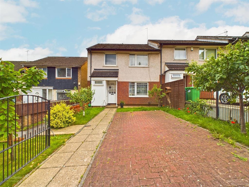 3 bed end terrace house for sale in Hungerhill Road, St Anns