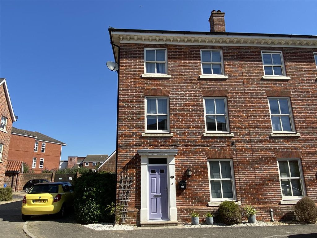 4 bed town house for sale in St. Anthonys Crescent, Ipswich IP4 Zoopla