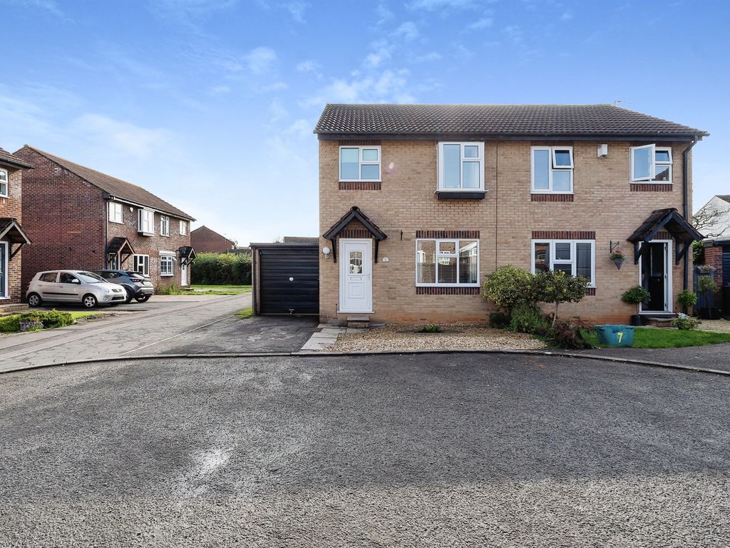 3 bed semidetached house for sale in Woodington Court, Barrs Court