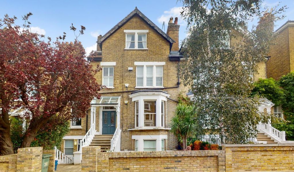 2 bed flat for sale in Montague Road, Richmond TW10 Zoopla