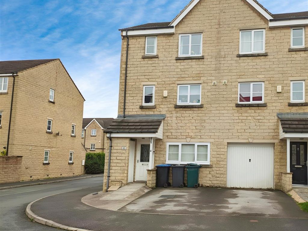 4 bed semidetached house for sale in Chelker Close, Bradford BD6, £