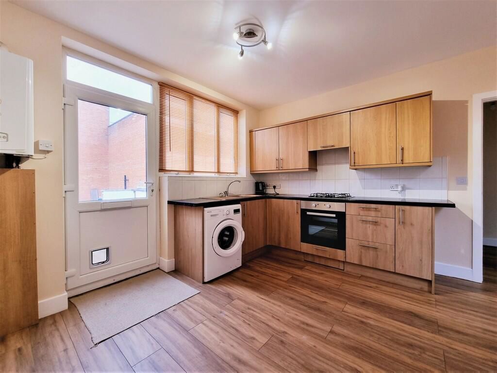 2 bed for sale in West Street, Fareham PO16, £120,000 Zoopla