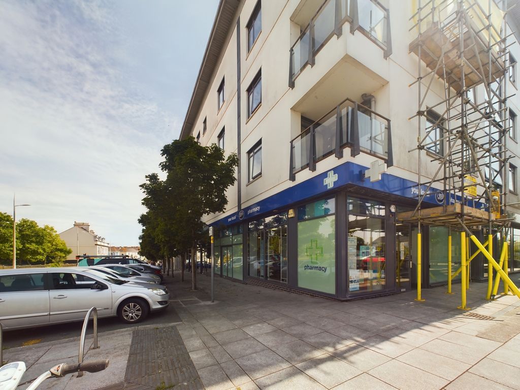 2 bed flat for sale in Cattedown Road, Plymouth PL4, £58,000 Zoopla