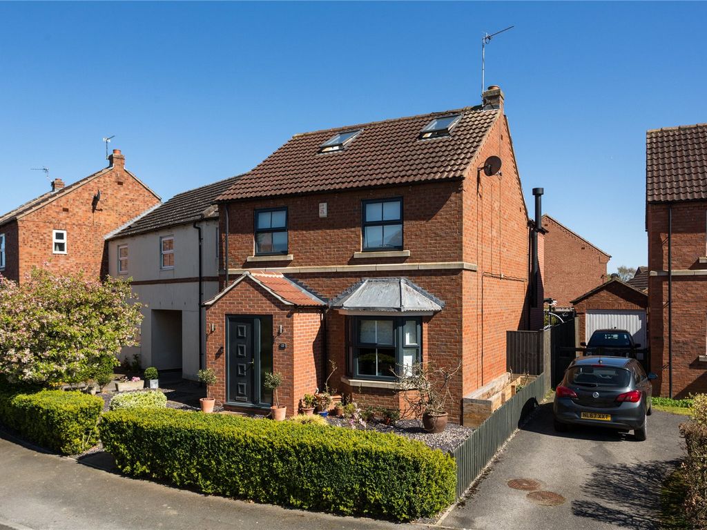 4 bed linkdetached house for sale in Chaucer Lane, Strensall, York