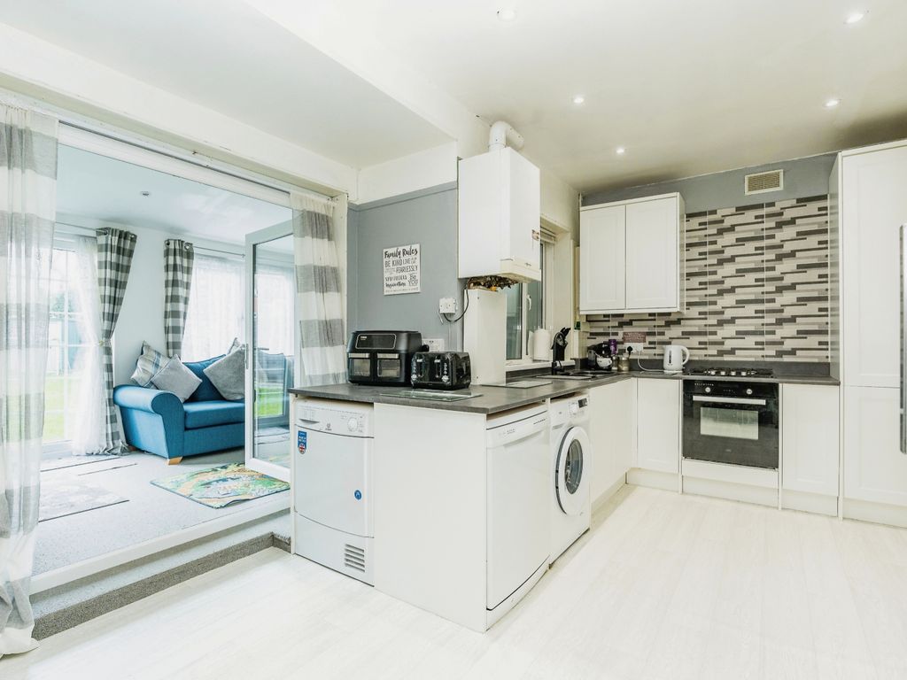 5 bed semidetached house for sale in Barnsole Road, Gillingham, Kent