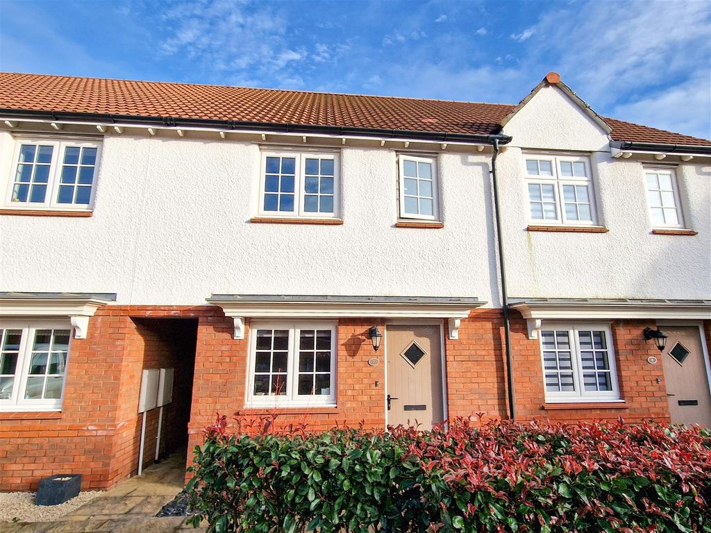 3 bed terraced house for sale in Wood Field Avenue, Roundswell