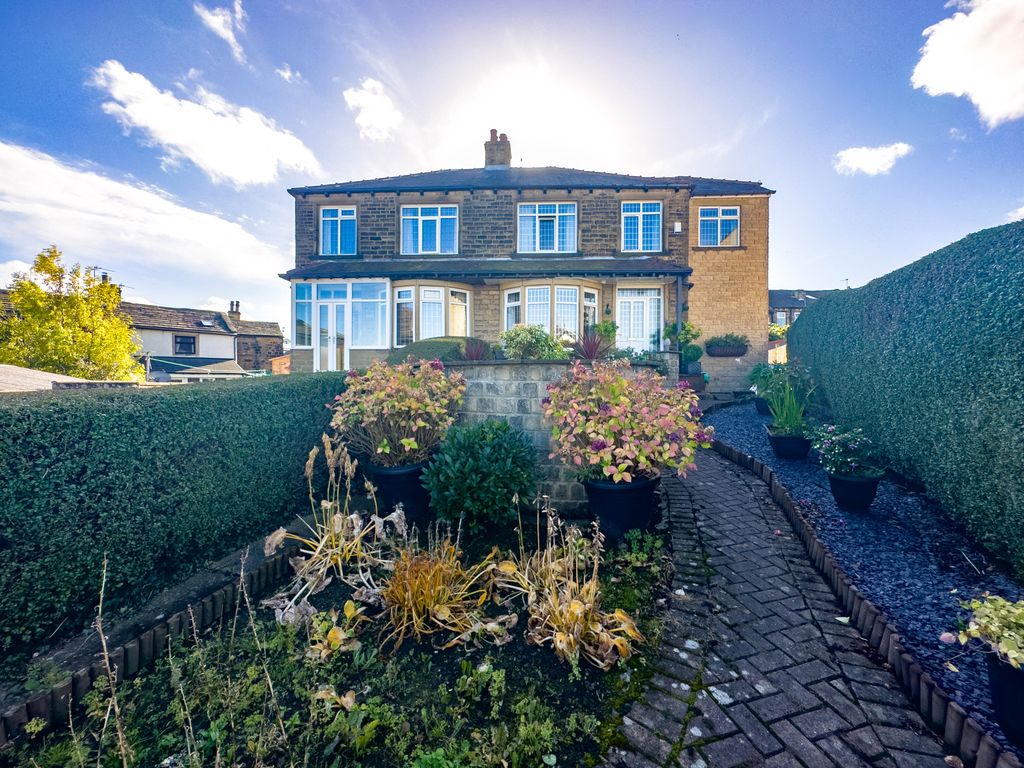 5 bed semidetached house for sale in Laithe Road, Wibsey, Bradford BD6
