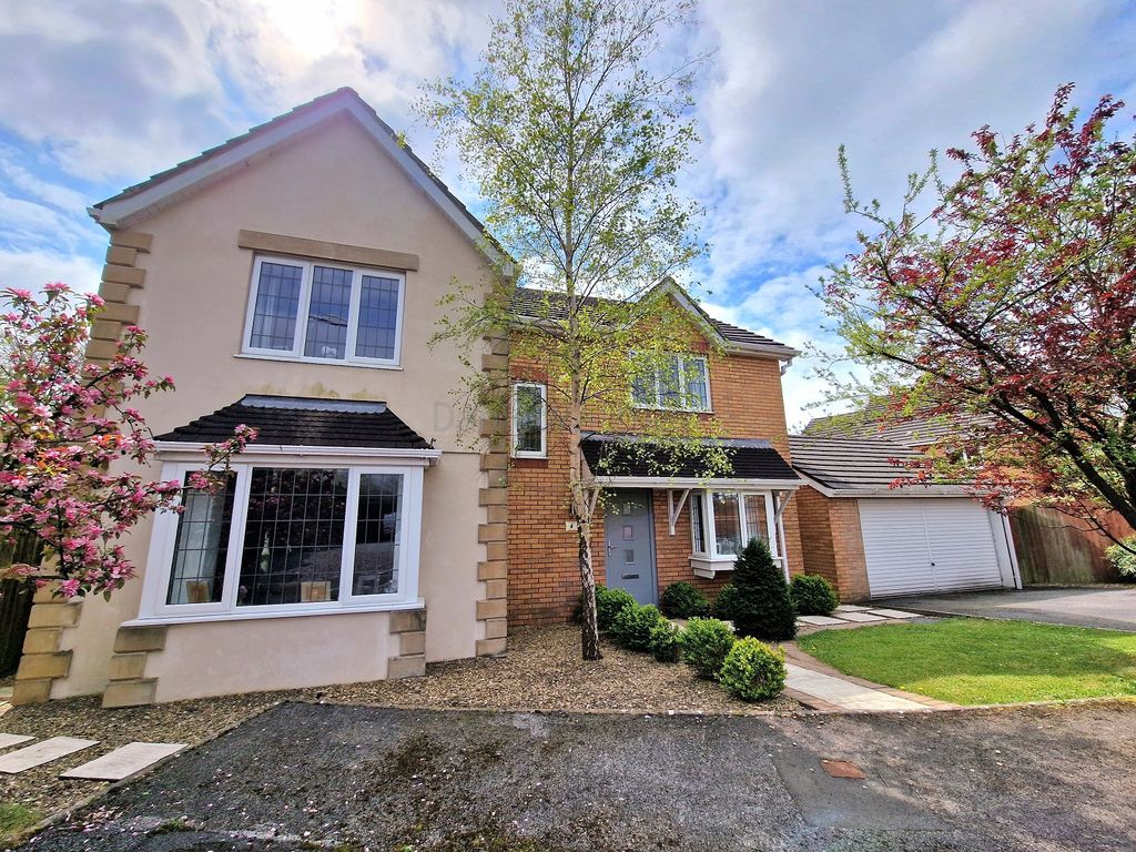 4 bed detached house for sale in EsgairYLlys, Broadlands, Bridgend