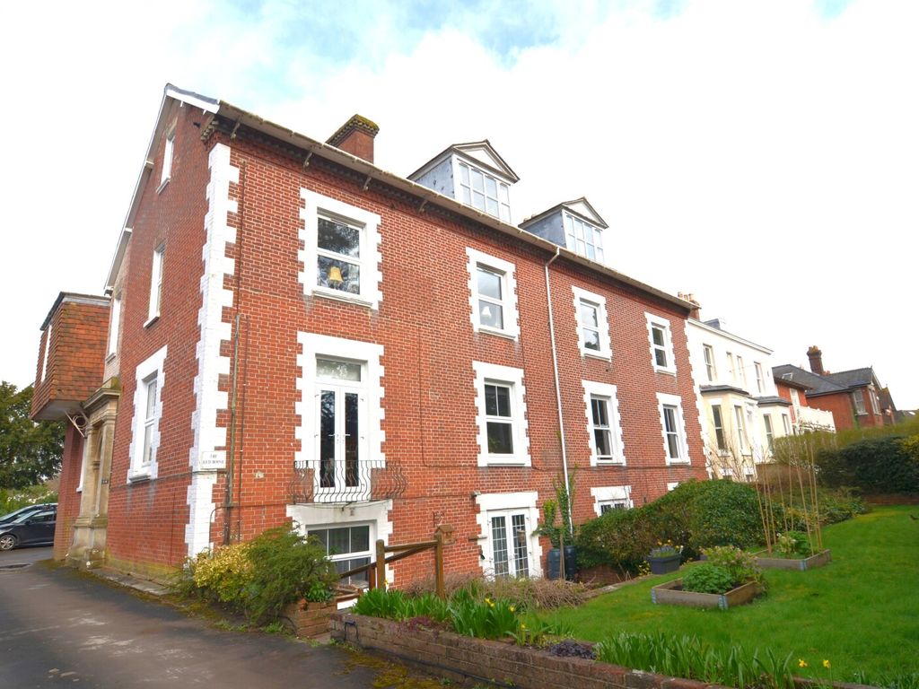 2 bed flat for sale in Park Lane, Salisbury, Wiltshire SP1, £230,000