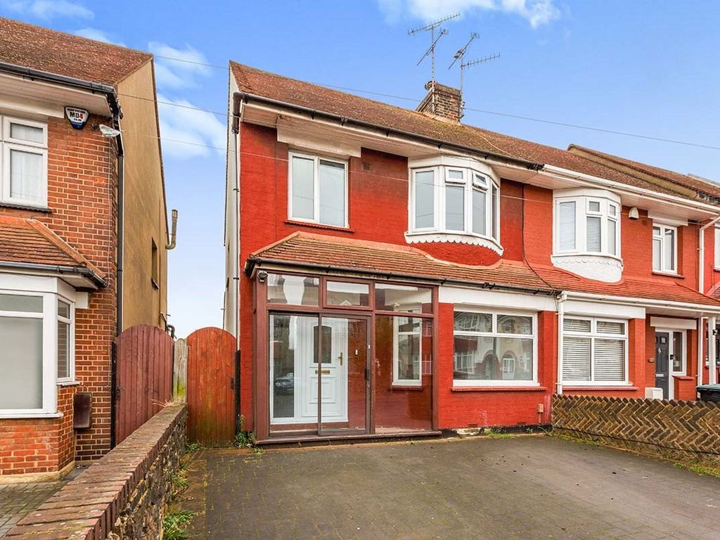 3 bed terraced house to rent in Milroy Avenue, Northfleet, Gravesend