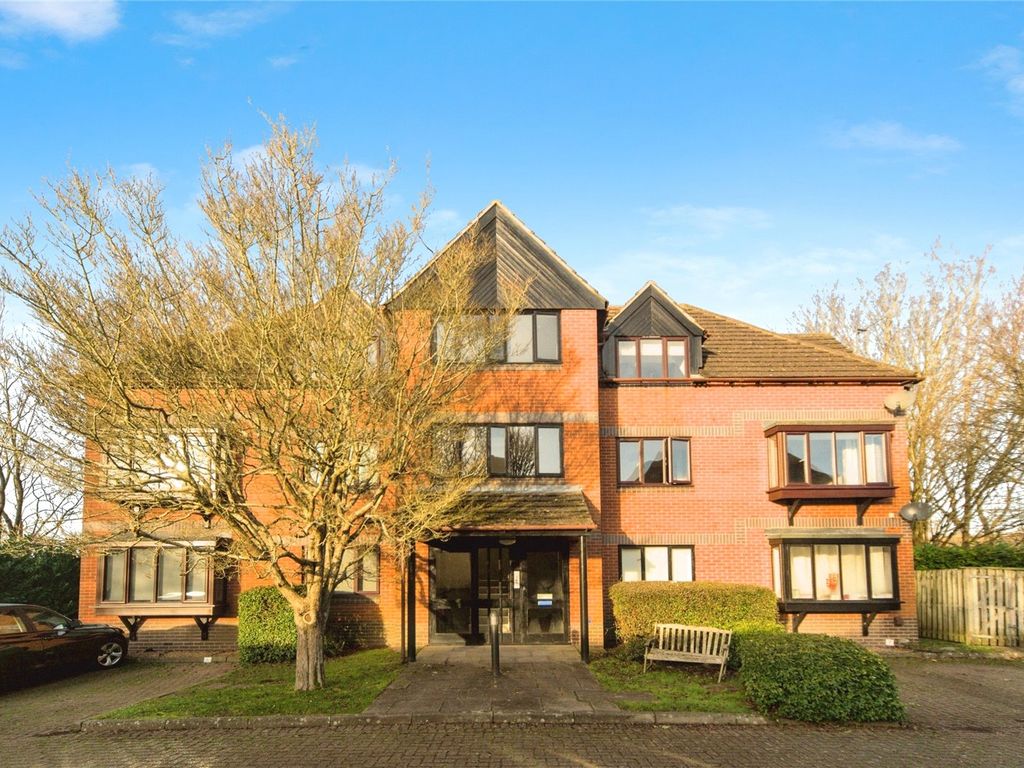 1 bed flat for sale in London Road, Uckfield, East Sussex TN22, £