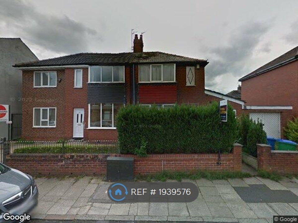 3 bed semidetached house to rent in Harry Street, Rochdale OL11, £