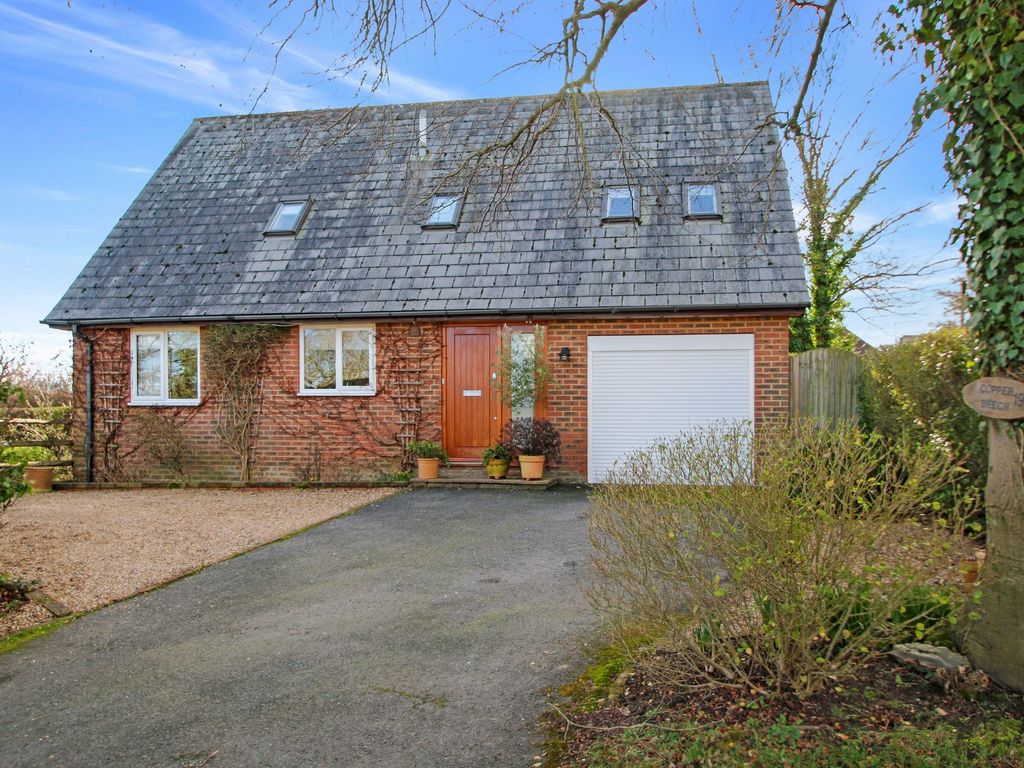 3 bed detached house for sale in Rolvenden Hill, Rolvenden TN17, £