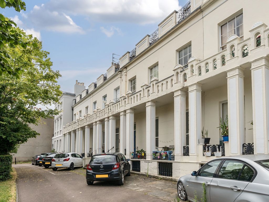 2 bed flat for sale in Street, Cheltenham, Gloucestershire