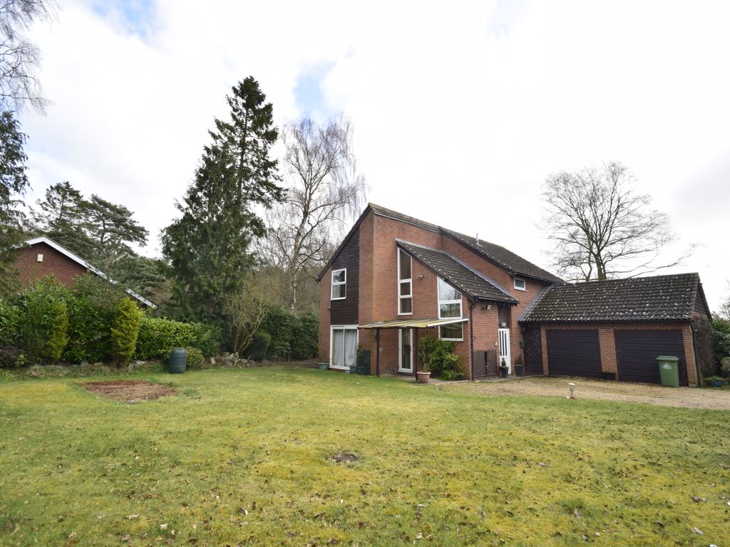 3 bed detached house for sale in Sylvan Close, Twemlows Avenue, Higher