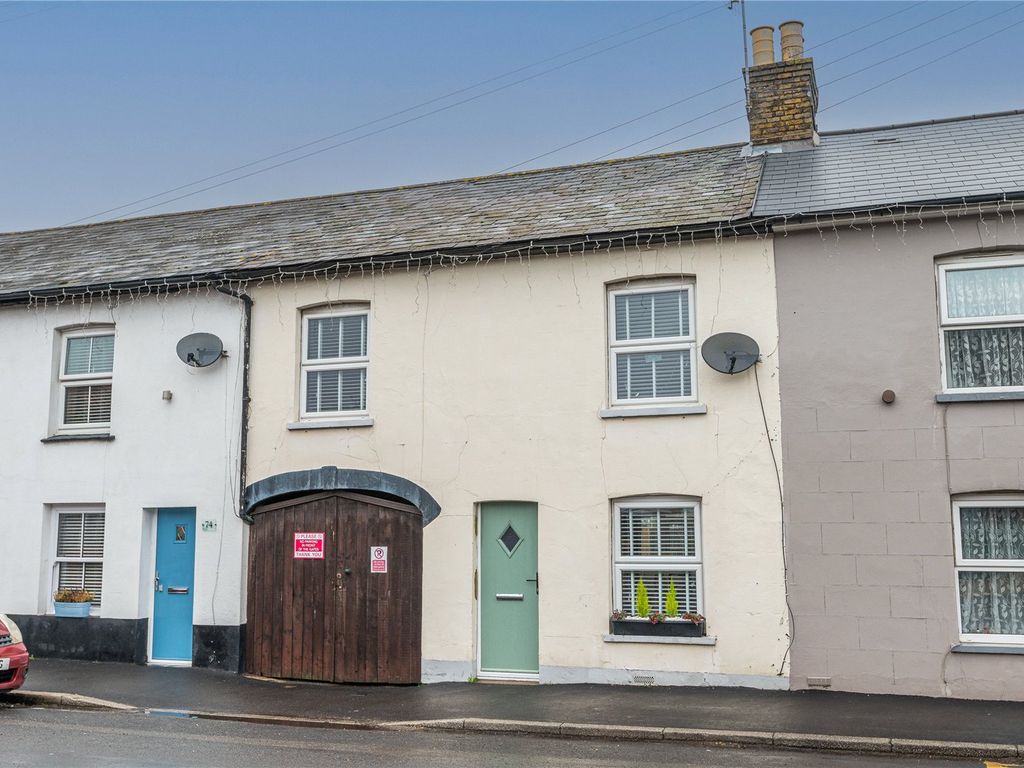 3 bed terraced house for sale in High Street, Great Wakering, Southend