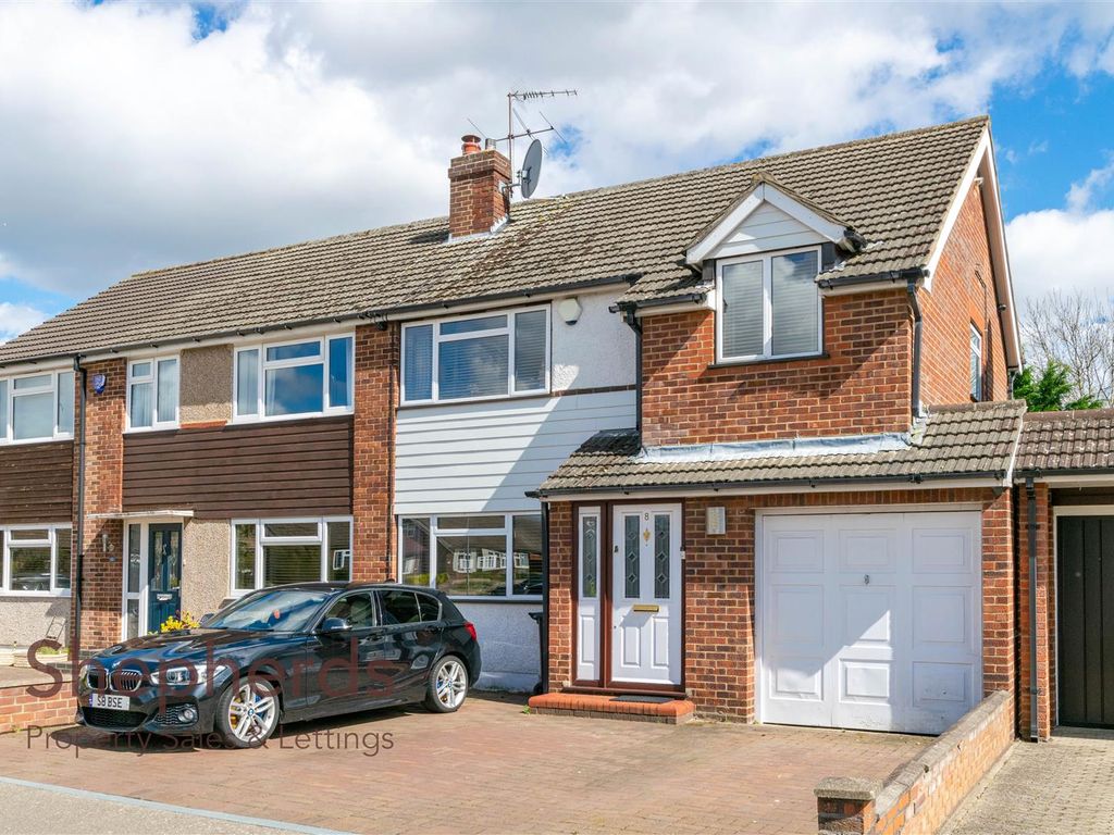 4 bed semidetached house for sale in Arundel Close, Cheshunt, Waltham