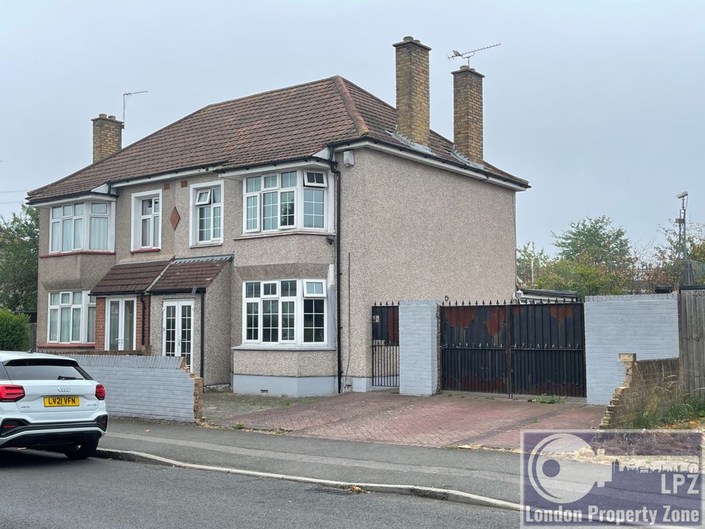 4 bed semidetached house for sale in Avenue Road, Erith DA8 Zoopla