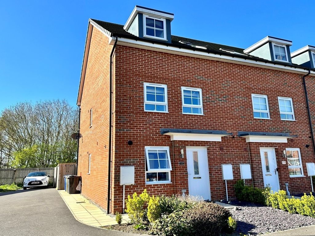 3 bed end terrace house for sale in Orchard Drive, Barlby, Selby, North